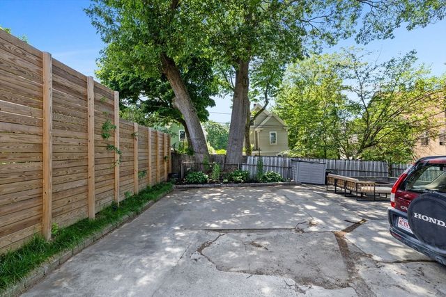 47 Metropolitan Ave 1, Boston, MA 02131