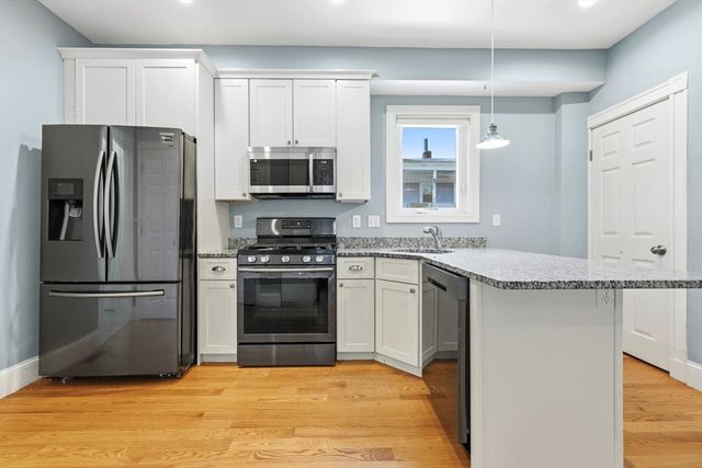 47 Metropolitan Ave 1, Boston, MA 02131