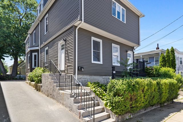 47 Metropolitan Ave 1, Boston, MA 02131