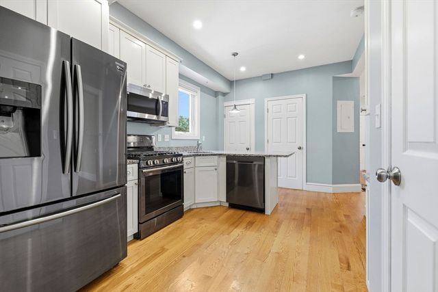 47 Metropolitan Ave 1, Boston, MA 02131