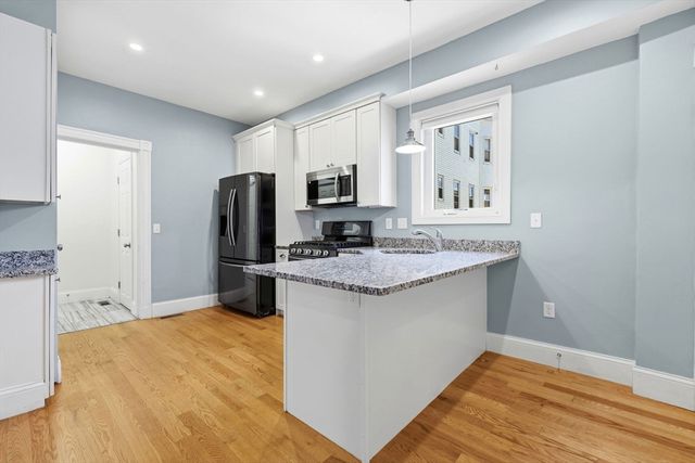 47 Metropolitan Ave 1, Boston, MA 02131