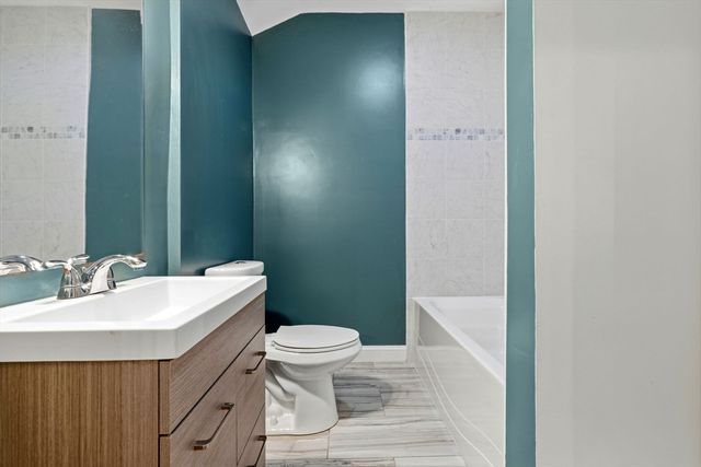 47 Metropolitan Ave 1, Boston, MA 02131