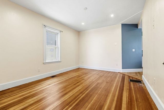 47 Metropolitan Ave 1, Boston, MA 02131