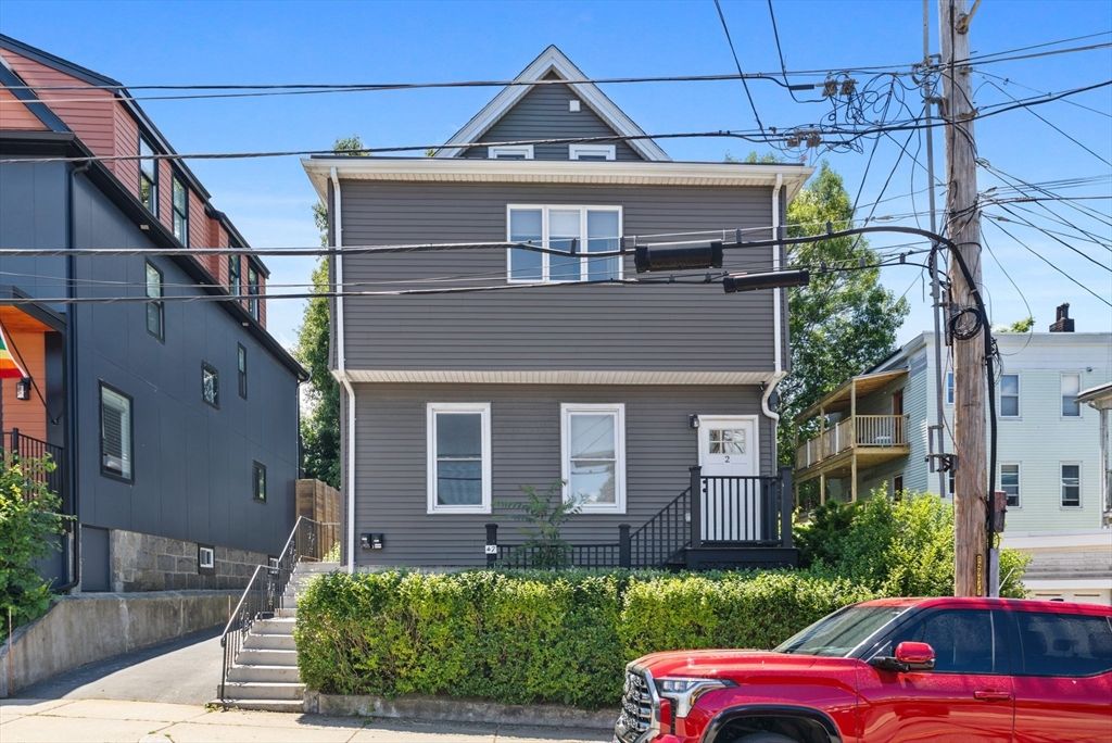 47 Metropolitan Ave 1, Boston, MA 02131