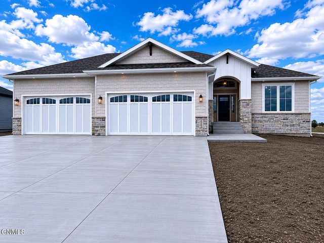2722 Frisco Way, Bismarck, ND 58503