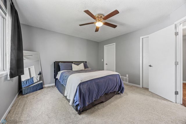 1030 Oak Place, West Fargo, ND 58078