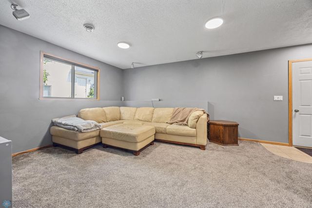 1030 Oak Place, West Fargo, ND 58078