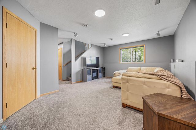 1030 Oak Place, West Fargo, ND 58078