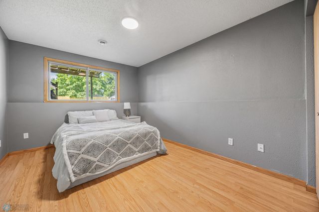1030 Oak Place, West Fargo, ND 58078