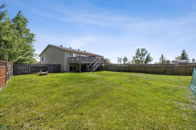 1030 Oak Place, West Fargo, ND 58078