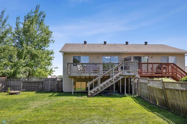 1030 Oak Place, West Fargo, ND 58078
