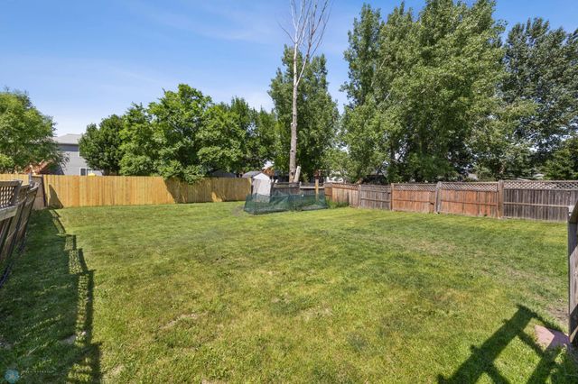 1030 Oak Place, West Fargo, ND 58078