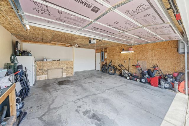1030 Oak Place, West Fargo, ND 58078
