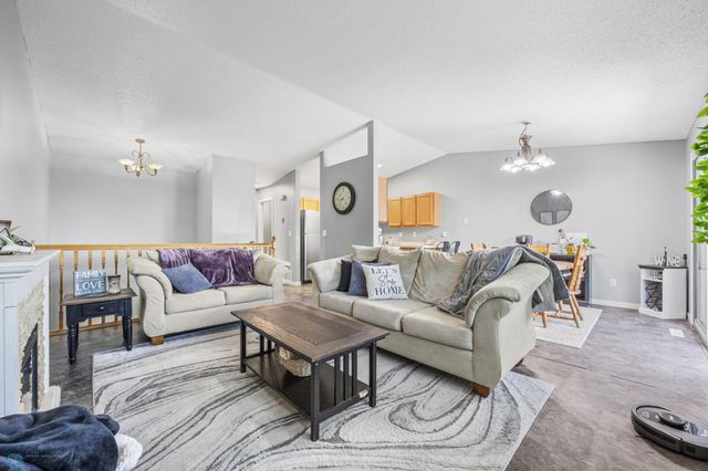 1030 Oak Place, West Fargo, ND 58078