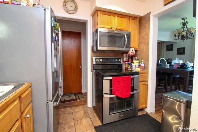 8411 Grandville Avenue, Detroit, MI 48228