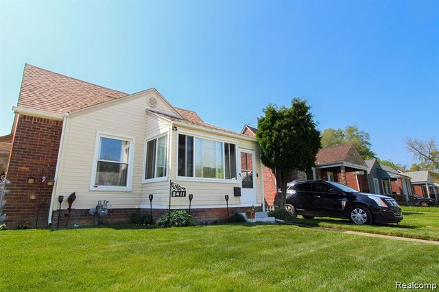 8411 Grandville Avenue, Detroit, MI 48228
