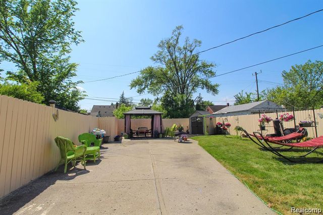 8411 Grandville Avenue, Detroit, MI 48228