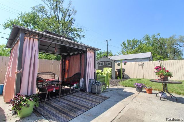 8411 Grandville Avenue, Detroit, MI 48228