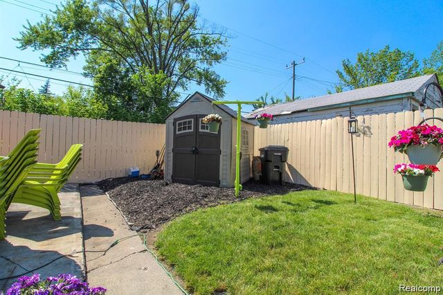 8411 Grandville Avenue, Detroit, MI 48228