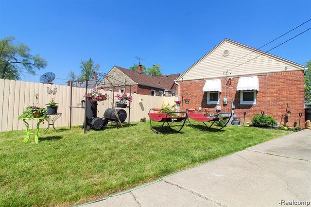 8411 Grandville Avenue, Detroit, MI 48228