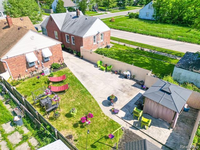 8411 Grandville Avenue, Detroit, MI 48228