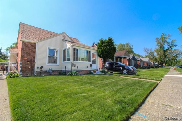 8411 Grandville Avenue, Detroit, MI 48228