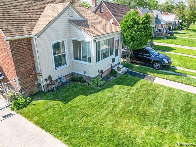 8411 Grandville Avenue, Detroit, MI 48228