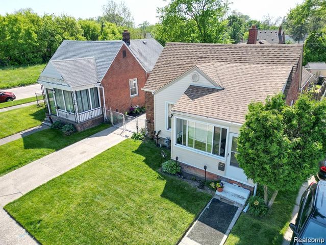 8411 Grandville Avenue, Detroit, MI 48228