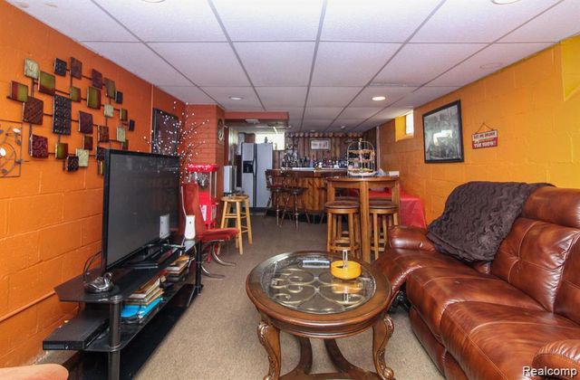 8411 Grandville Avenue, Detroit, MI 48228