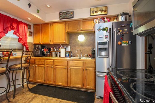 8411 Grandville Avenue, Detroit, MI 48228
