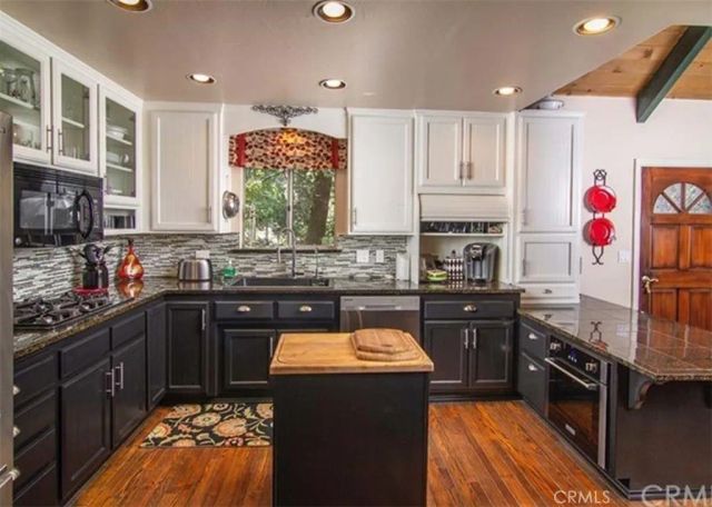 1055 Meadowbrook Drive, Lake Arrowhead, CA 92352