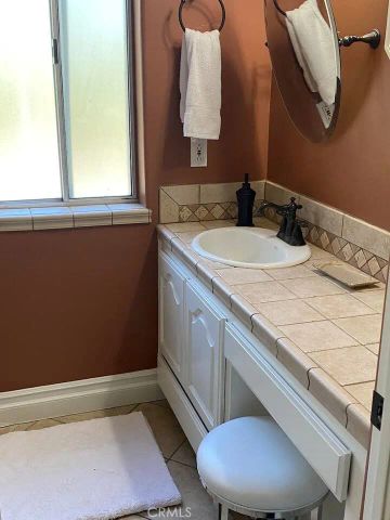 1055 Meadowbrook Drive, Lake Arrowhead, CA 92352