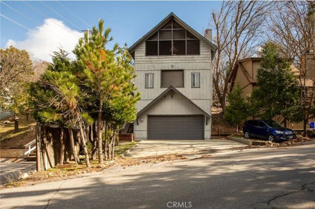 1055 Meadowbrook Drive, Lake Arrowhead, CA 92352