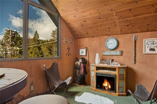 1055 Meadowbrook Drive, Lake Arrowhead, CA 92352