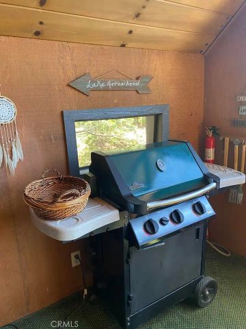 1055 Meadowbrook Drive, Lake Arrowhead, CA 92352