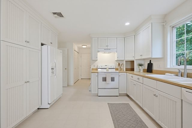 21 Winsor Dr., North Attleboro, MA 02760
