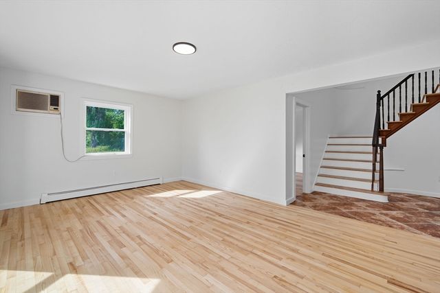 70 Lathrop St, South Hadley, MA 01075