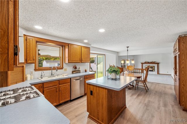 44 Southpoint Drive, Lancaster, NY 14086