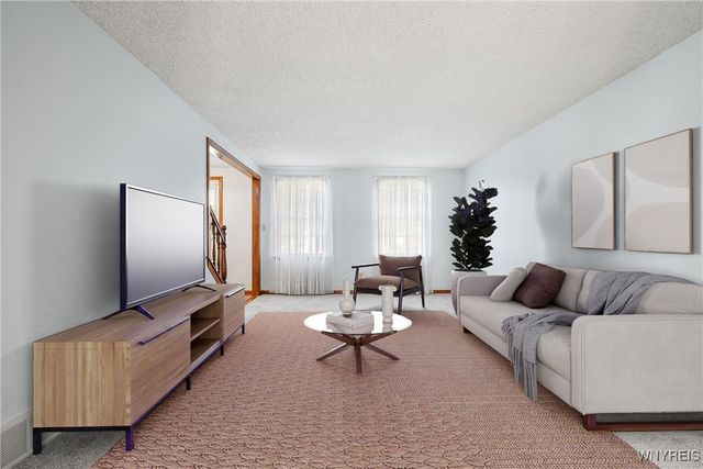 44 Southpoint Drive, Lancaster, NY 14086