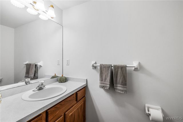 44 Southpoint Drive, Lancaster, NY 14086