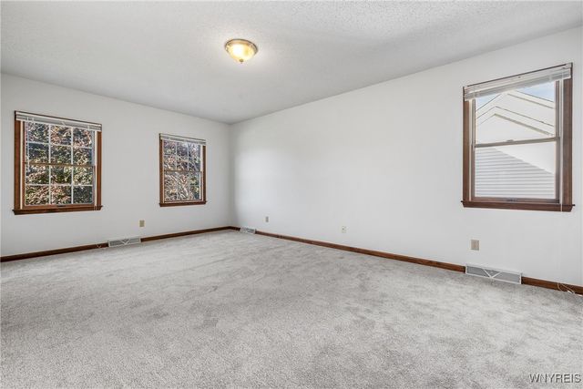 44 Southpoint Drive, Lancaster, NY 14086