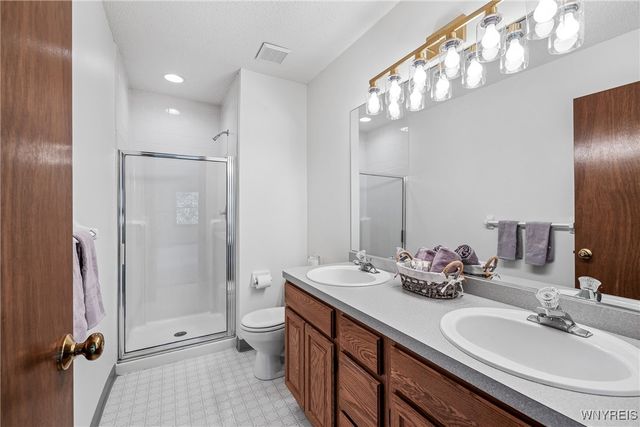 44 Southpoint Drive, Lancaster, NY 14086