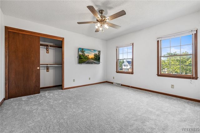 44 Southpoint Drive, Lancaster, NY 14086