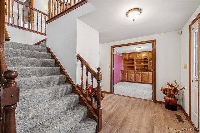 44 Southpoint Drive, Lancaster, NY 14086