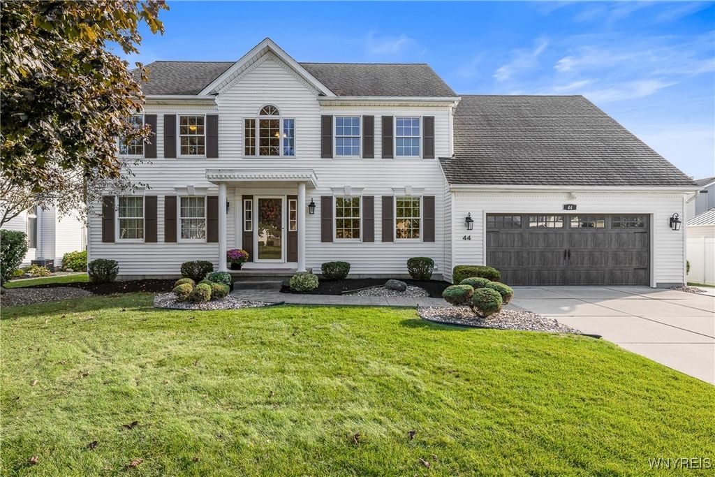 44 Southpoint Drive, Lancaster, NY 14086