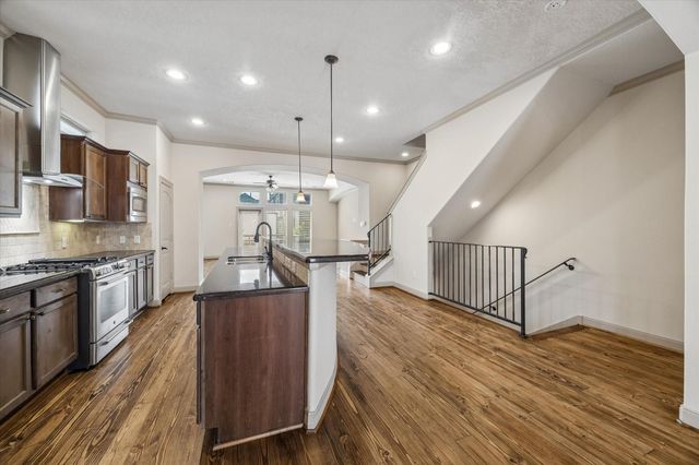 903 Asbury Street, Houston, TX 77007
