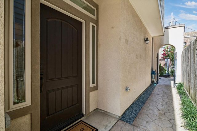 903 Asbury Street, Houston, TX 77007