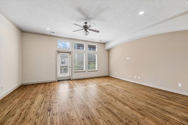 903 Asbury Street, Houston, TX 77007