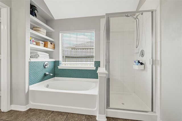 9135 Creekside Drive, Hitchcock, TX 77563