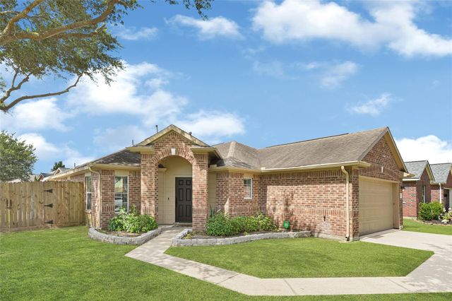 9135 Creekside Drive, Hitchcock, TX 77563